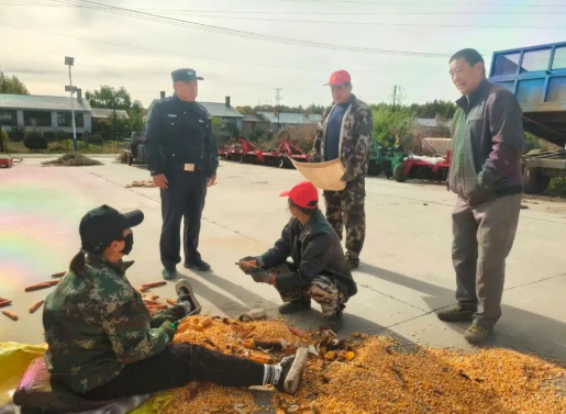 黑龙江鹤岗公安:深耕“秋收警务” 守护“金色丰收”平安路